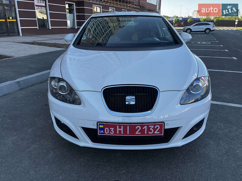 Хэтчбек SEAT Leon 2010 в Умани