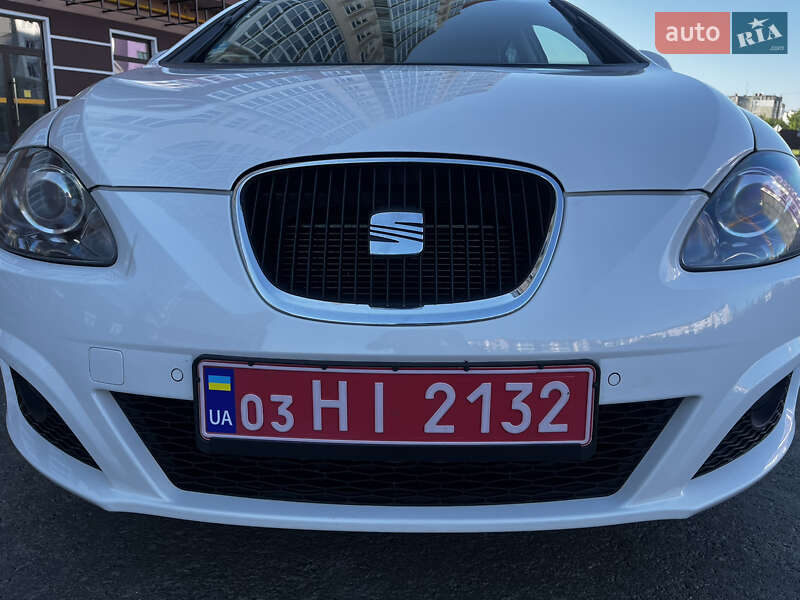 Хэтчбек SEAT Leon 2010 в Умани