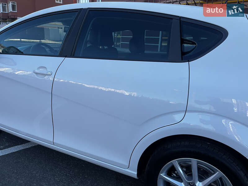 Хэтчбек SEAT Leon 2010 в Умани