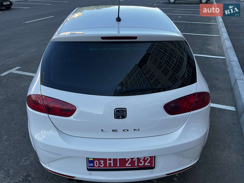 Хэтчбек SEAT Leon 2010 в Умани