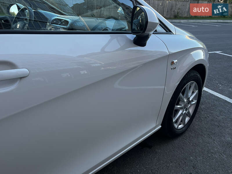 Хэтчбек SEAT Leon 2010 в Умани