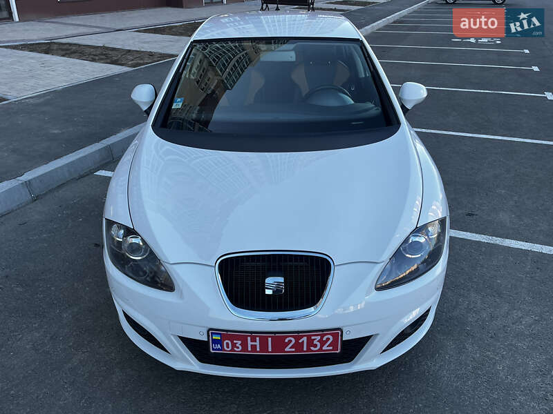 Хэтчбек SEAT Leon 2010 в Умани