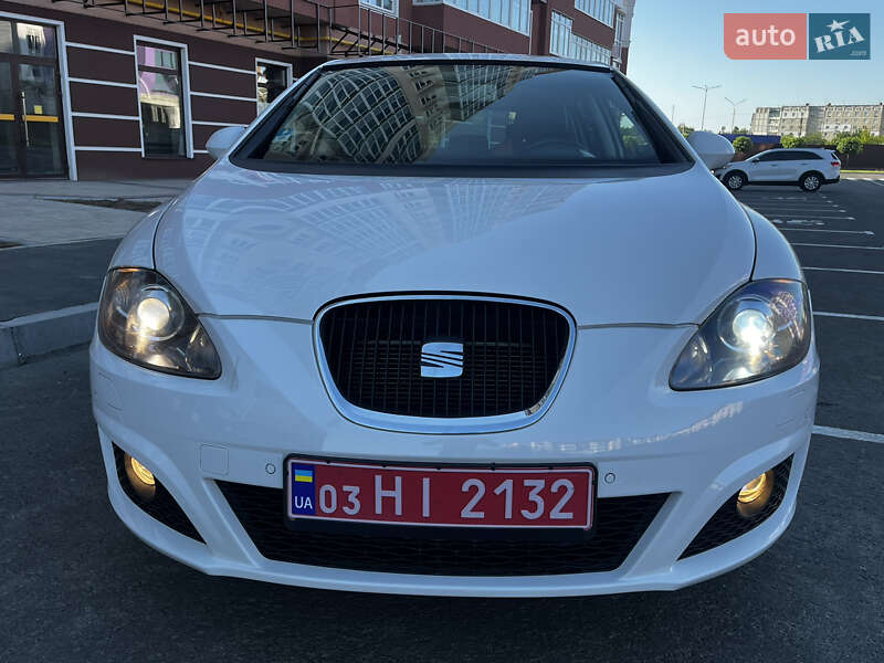 Хэтчбек SEAT Leon 2010 в Умани