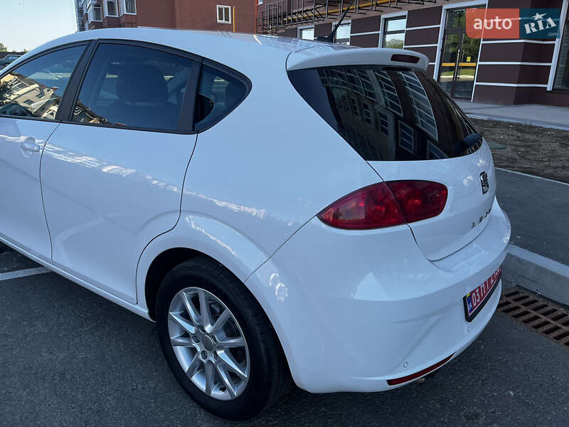 Хэтчбек SEAT Leon 2010 в Умани