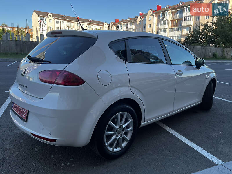 Хэтчбек SEAT Leon 2010 в Умани