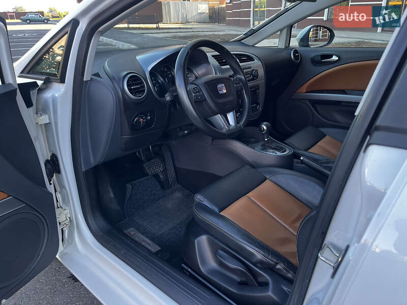 Хэтчбек SEAT Leon 2010 в Умани