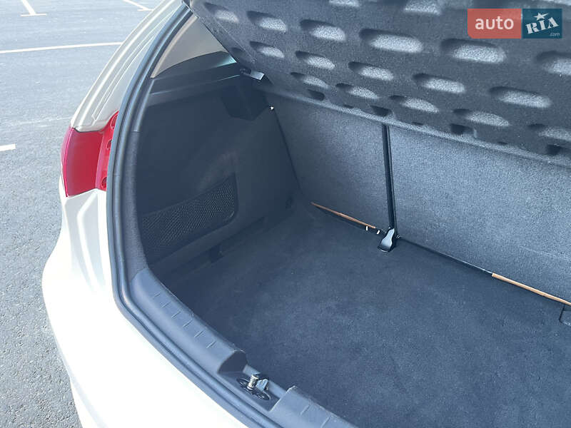 Хэтчбек SEAT Leon 2010 в Умани