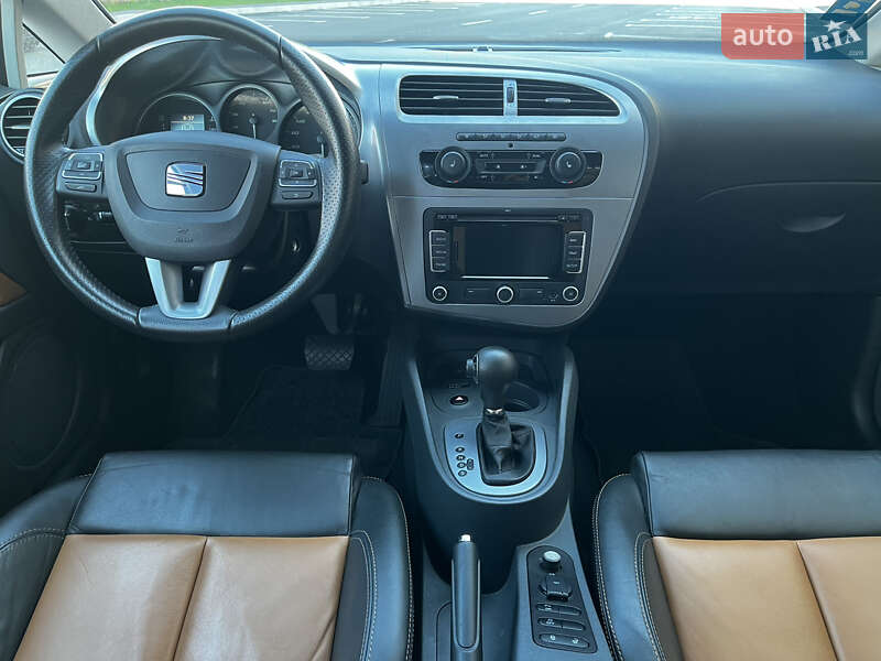 Хэтчбек SEAT Leon 2010 в Умани
