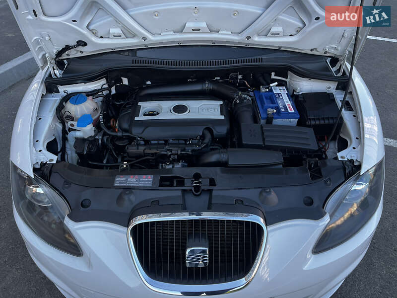 Хэтчбек SEAT Leon 2010 в Умани