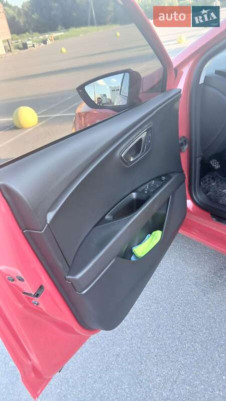 Хэтчбек SEAT Leon 2014 в Киеве