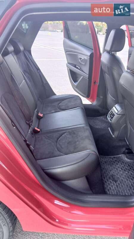 Хэтчбек SEAT Leon 2014 в Киеве