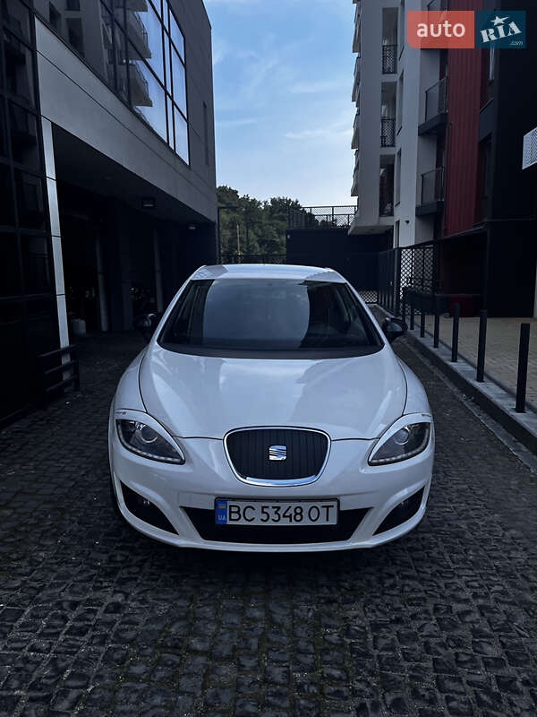 Хэтчбек SEAT Leon 2011 в Львове