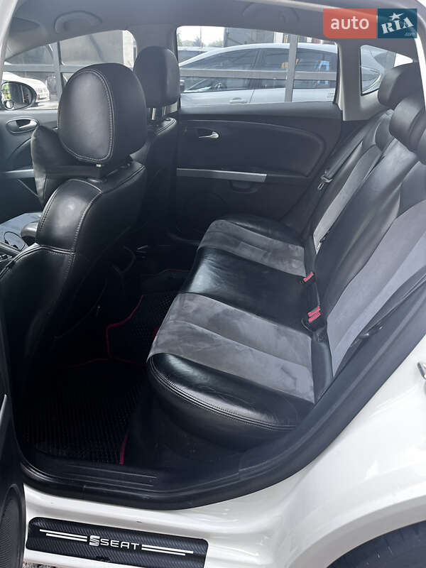 Хэтчбек SEAT Leon 2011 в Львове