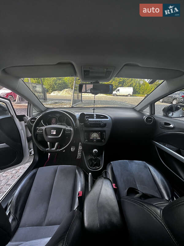 Хэтчбек SEAT Leon 2011 в Львове