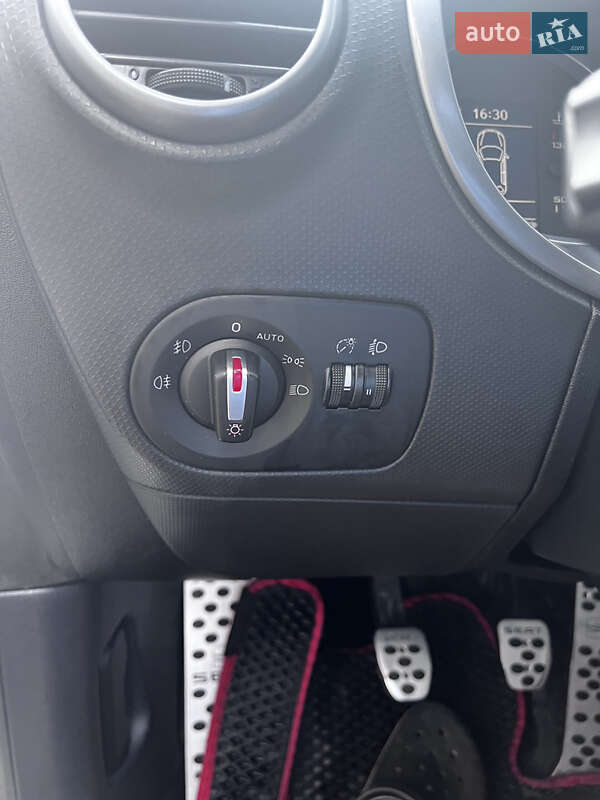 Хэтчбек SEAT Leon 2011 в Львове