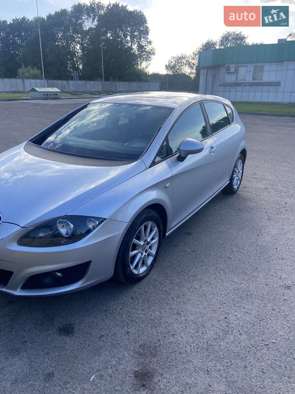 Хэтчбек SEAT Leon 2010 в Шептицькому
