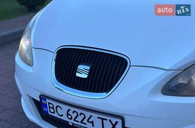 Хэтчбек SEAT Leon 2011 в 