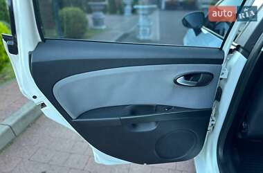 Хэтчбек SEAT Leon 2011 в 