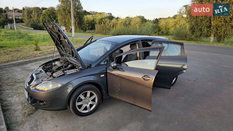 Хэтчбек SEAT Leon 2006 в Ровно