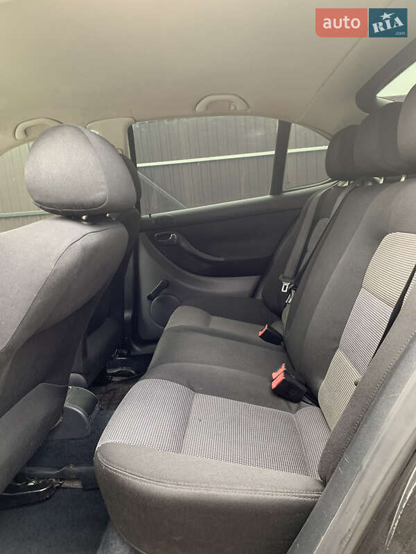 Хэтчбек SEAT Leon 2002 в Пирятине