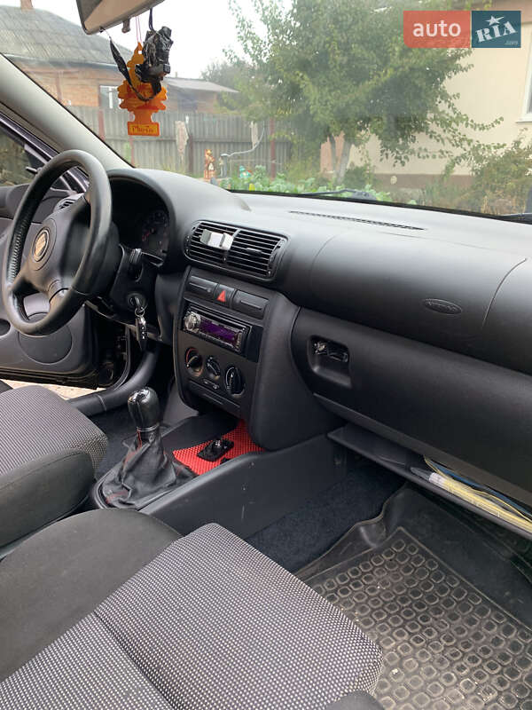 Хэтчбек SEAT Leon 2002 в Пирятине