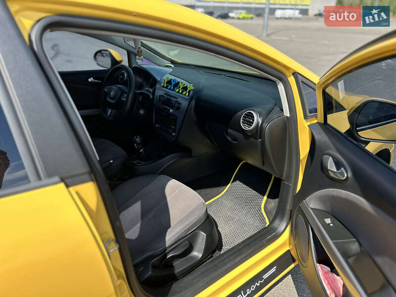 Хэтчбек SEAT Leon 2010 в Харькове