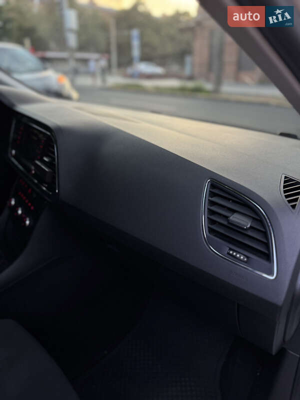 Хэтчбек SEAT Leon 2016 в Днепре
