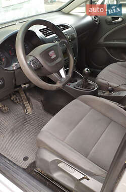 Хэтчбек SEAT Leon 2012 в 