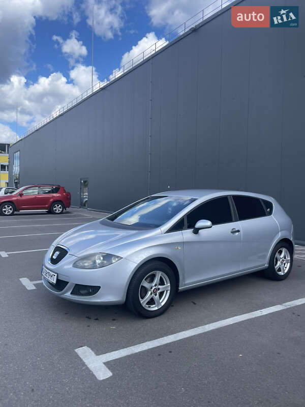 Хэтчбек SEAT Leon 2007 в Киеве