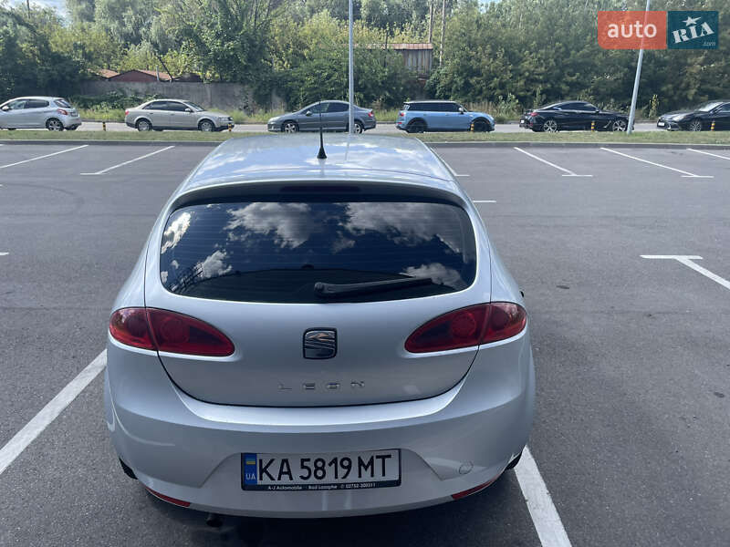 Хэтчбек SEAT Leon 2007 в Киеве