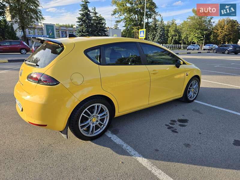 Хэтчбек SEAT Leon 2008 в Киеве