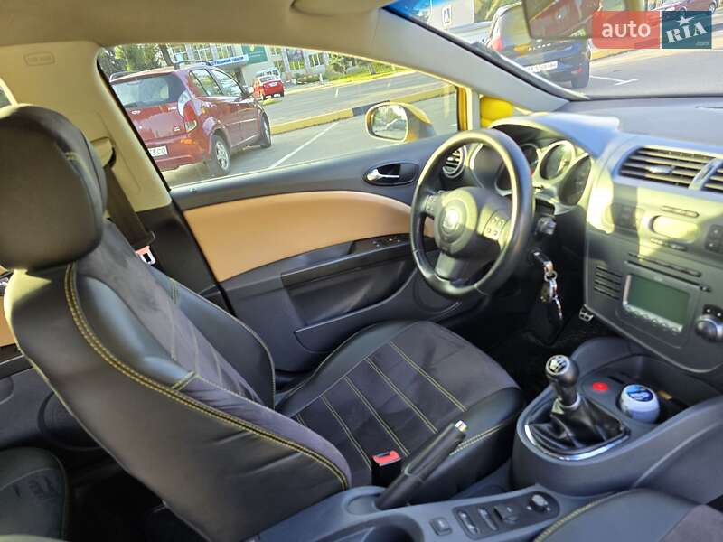 Хэтчбек SEAT Leon 2008 в Киеве