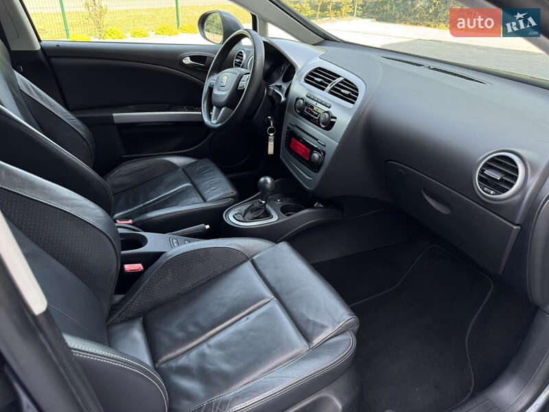 Хэтчбек SEAT Leon 2010 в Луцке