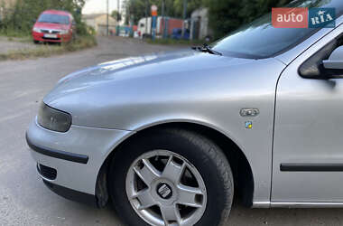 Хэтчбек SEAT Leon 2000 в 