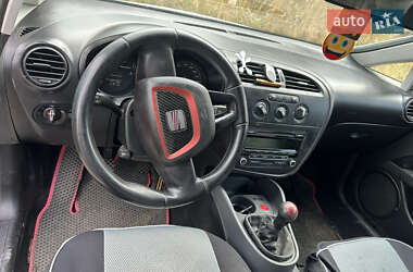 Хэтчбек SEAT Leon 2011 в 