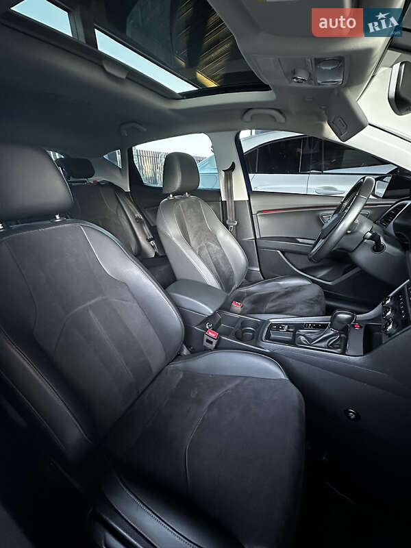 Хэтчбек SEAT Leon 2017 в Киеве