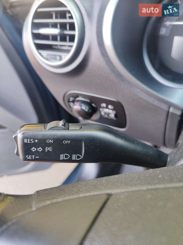 Хэтчбек SEAT Leon 2006 в Киеве