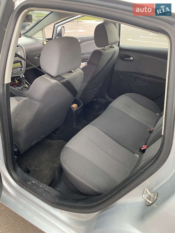 Хэтчбек SEAT Leon 2010 в Полтаве