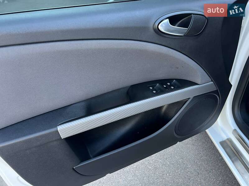 Хэтчбек SEAT Leon 2011 в Киеве