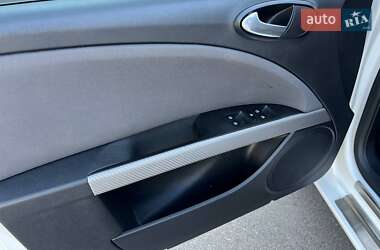 Хэтчбек SEAT Leon 2011 в 