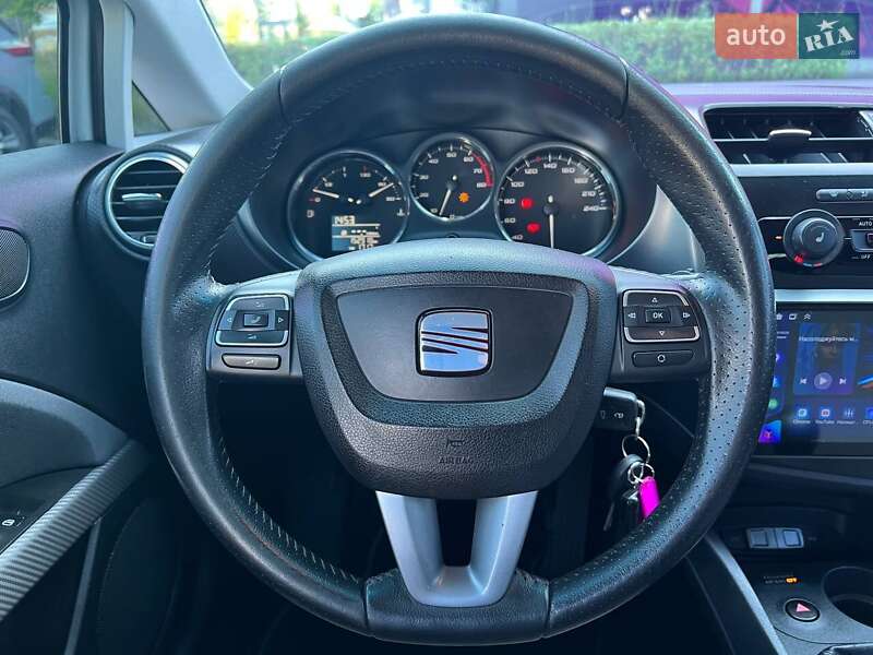 Хэтчбек SEAT Leon 2011 в Киеве