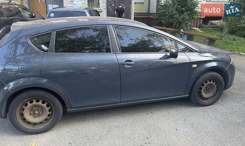 Хэтчбек SEAT Leon 2009 в Киеве