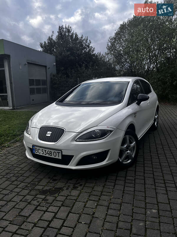 Хэтчбек SEAT Leon 2011 в Львове