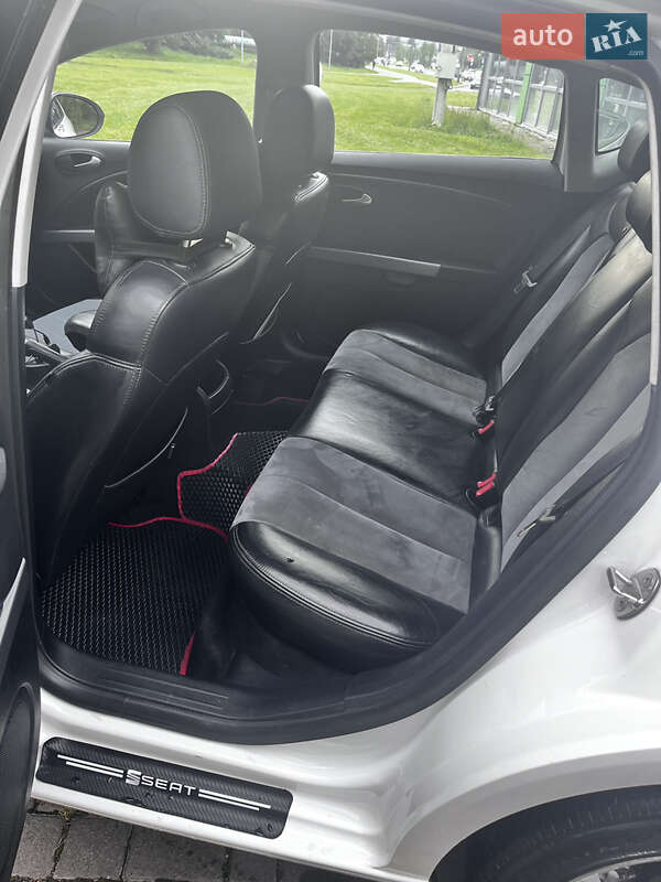 Хэтчбек SEAT Leon 2011 в Львове