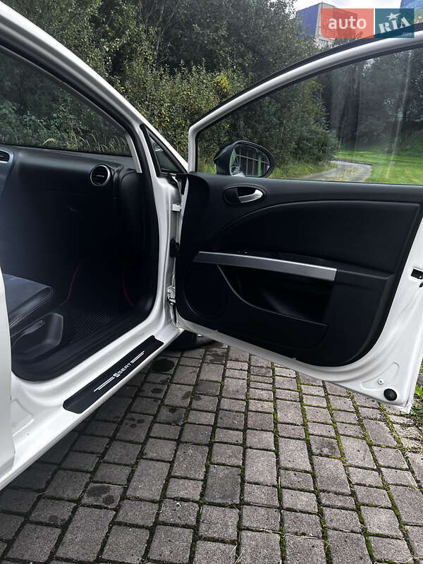Хэтчбек SEAT Leon 2011 в Львове