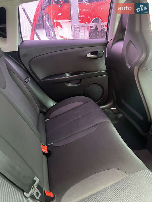 Хэтчбек SEAT Leon 2011 в Тернополе