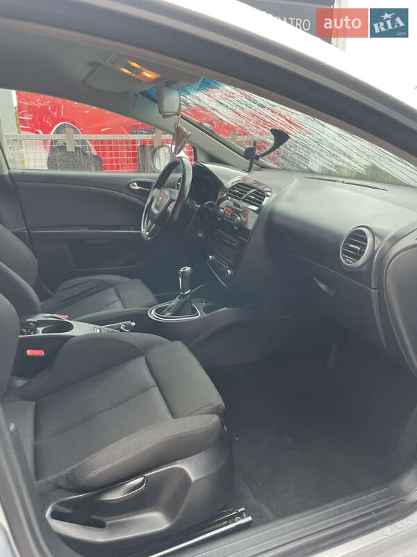 Хэтчбек SEAT Leon 2011 в Тернополе