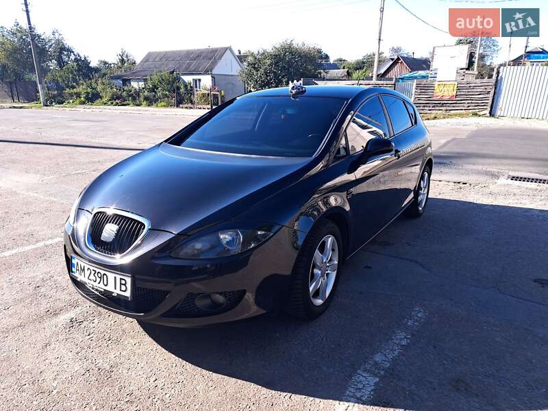 Хэтчбек SEAT Leon 2008 в Звягеле
