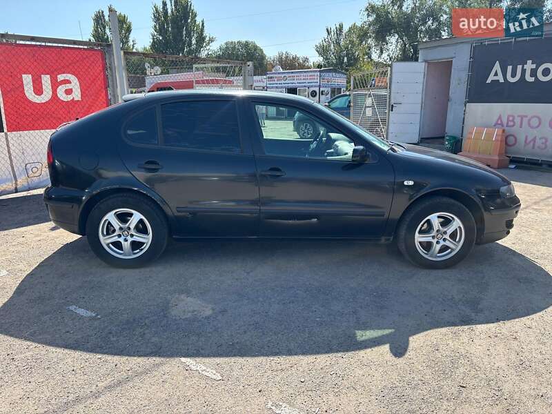 Хэтчбек SEAT Leon 2001 в Запорожье