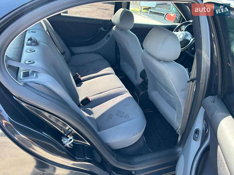 Хэтчбек SEAT Leon 2001 в Запорожье